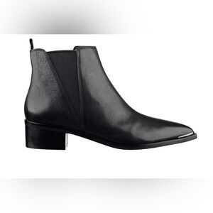 NIB Marc Fisher, LTD Yale black bootie size 8 1/2